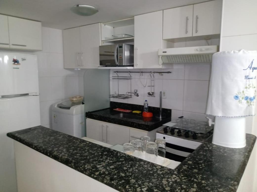 Na Beira De Pajucara - Edificio Casa Bela - Aparamento Com 02 Quartos - Possui Varanda - Vista Lateral Do Mar- Avenida Doutor Antonio Gouveia 77-Consumo Eletrico E Pago No Ckeck-Out- 1 Kwh E 1,35 Reais - Tem Tela De Protecao Na Varanda E Janelas Maceio  Luaran gambar