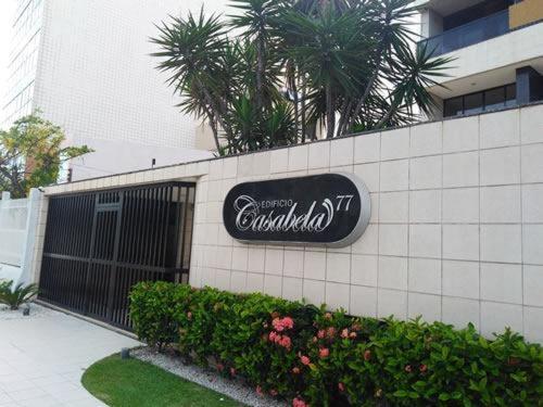 Na Beira De Pajucara - Edificio Casa Bela - Aparamento Com 02 Quartos - Possui Varanda - Vista Lateral Do Mar- Avenida Doutor Antonio Gouveia 77-Consumo Eletrico E Pago No Ckeck-Out- 1 Kwh E 1,35 Reais - Tem Tela De Protecao Na Varanda E Janelas Maceio  Luaran gambar